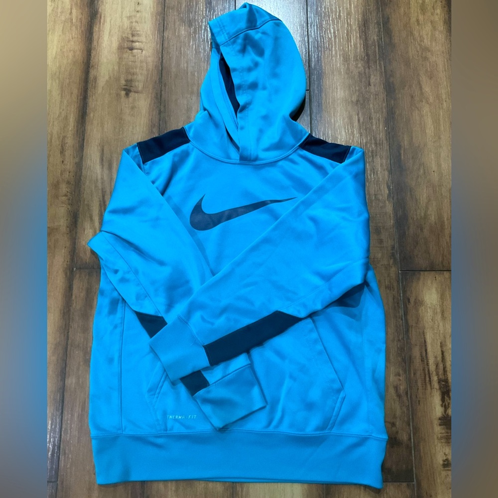 Blue Nike therma-fit sweatshirt
